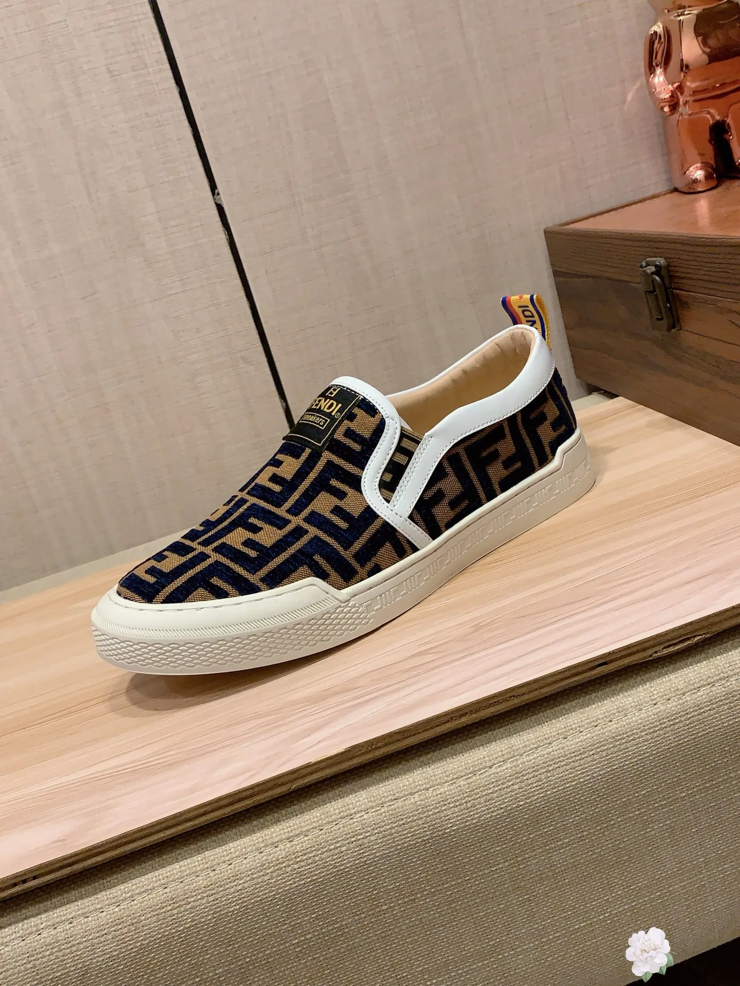 Men's men's shoes💰380💰💰🎩🎩[Lightning][Lightning] "FENDI*" The latest and most popular casual shoes, top brand [Seduce] luxury~purchase, top~quality. [Strong] The upper is made of imported breathable cloth fabric with cowhide material ➕ breathable sheepskin feet (•) and fine workmanship. The original stylish and stylish soft rubber wear-resistant and non-slip outsole is light and comfortable on the feet. The real thing looks better when photographed. No. 2291: code: 38-44, 3️⃣ colors selected